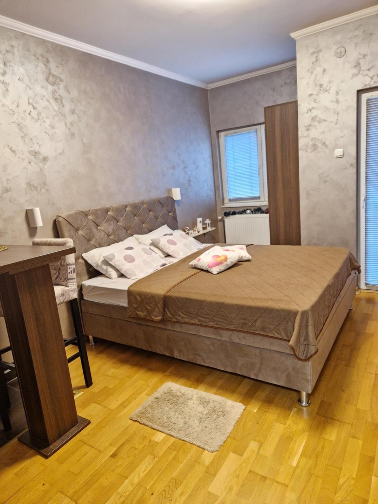 Apartman Studio Diamond Subotica Exteriör bild
